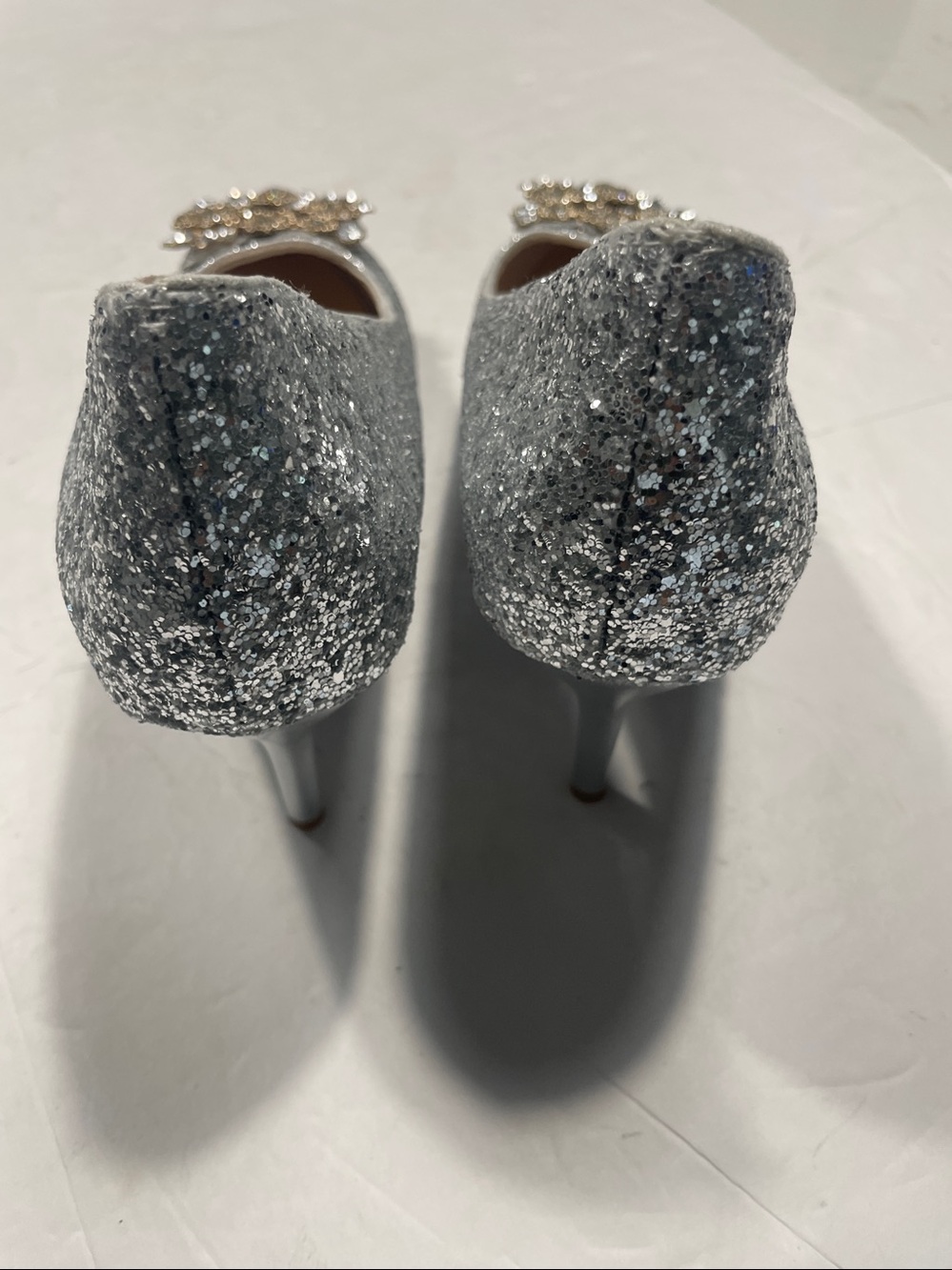 Silver Glitter Pointed Toe Pumps with Gold Crystal Accent size 9 - Picture 3 of 7